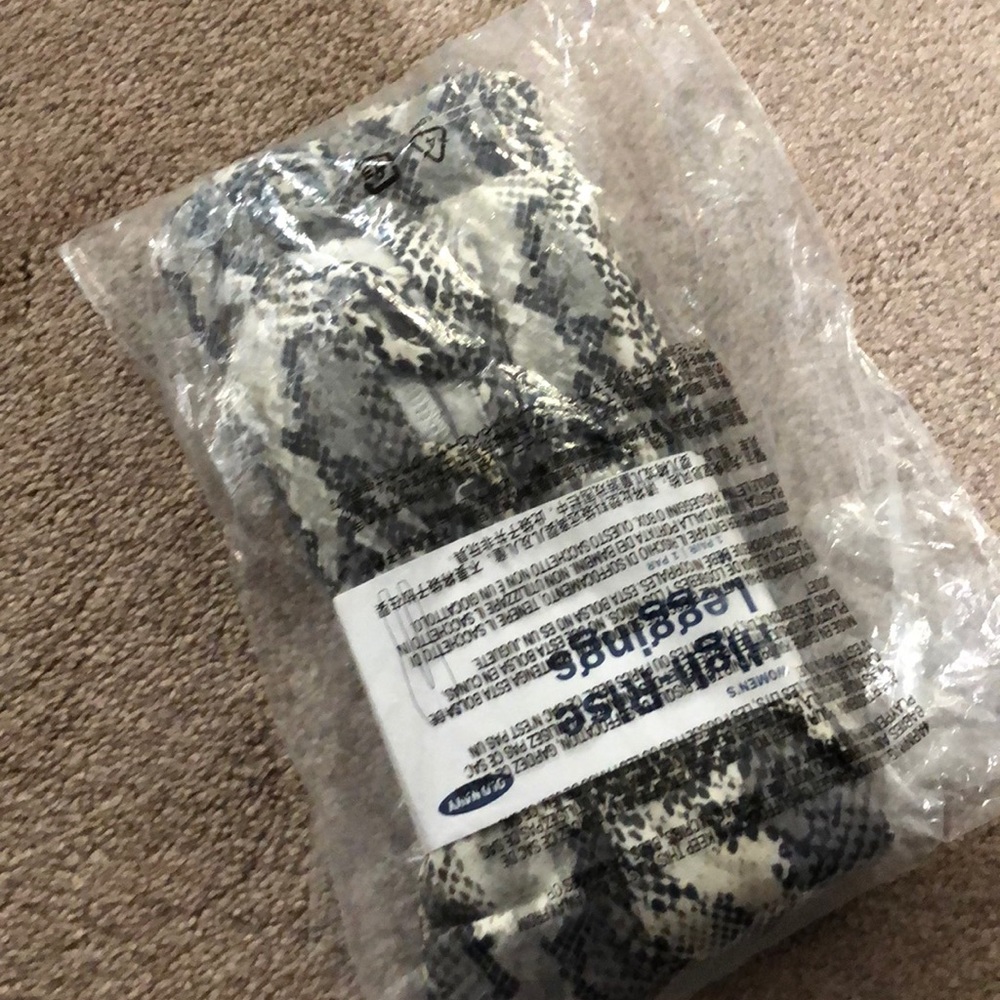 🆕 NWT still in packaging! - Picture 4 of 4